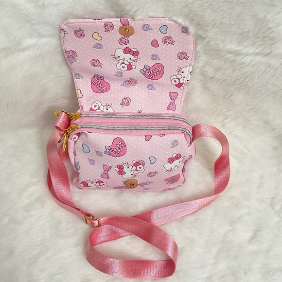 $20 Super Cute Hello Kitty with Writing Black Hand/Body Bag with Double Zipper - Picture 3 of 4